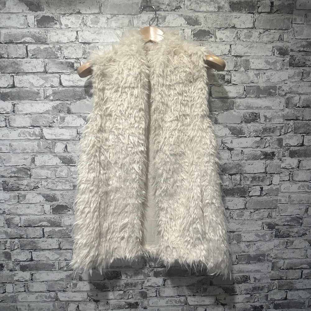 EUC Dylan Faux Fur Vest in Cream Size M